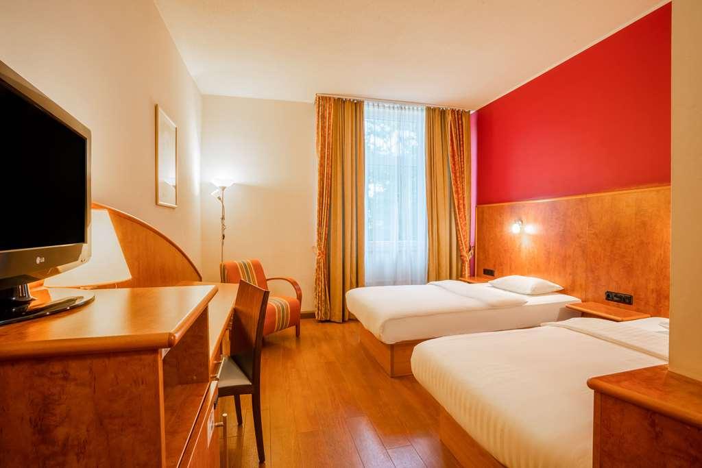 1, 2, Sleep Boardinghouse Unterschleissheim Zentrum Pokoj fotografie