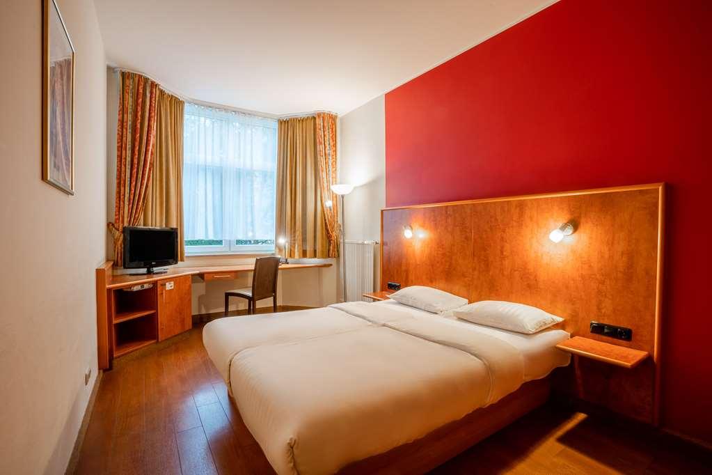 1, 2, Sleep Boardinghouse Unterschleissheim Zentrum Pokoj fotografie