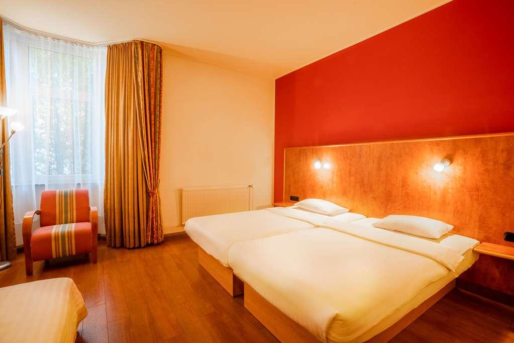 1, 2, Sleep Boardinghouse Unterschleissheim Zentrum Pokoj fotografie