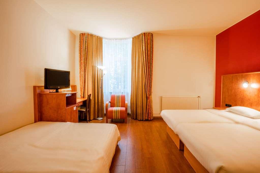 1, 2, Sleep Boardinghouse Unterschleissheim Zentrum Pokoj fotografie