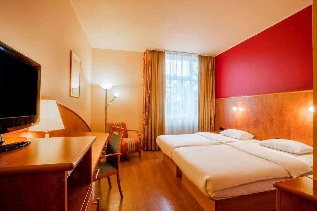 1, 2, Sleep Boardinghouse Unterschleissheim Zentrum Pokoj fotografie